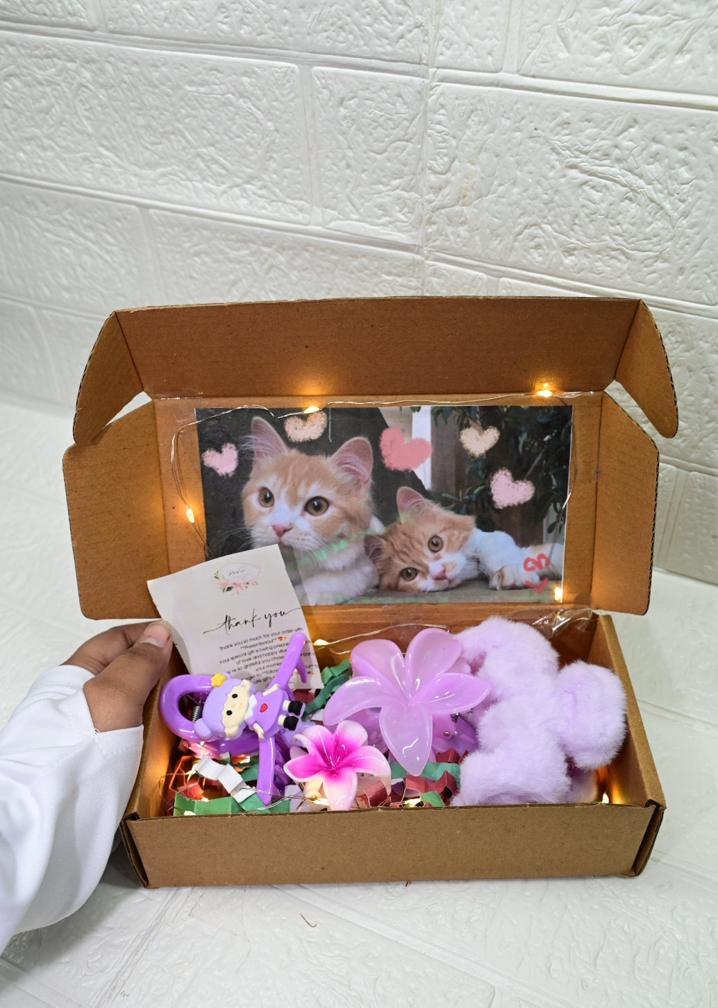 Presentsysoul Cute purple Beauty Hamper – 2 Large flower claw 1 Small Claw & Cute clutcher Accessories Gift Box including Light