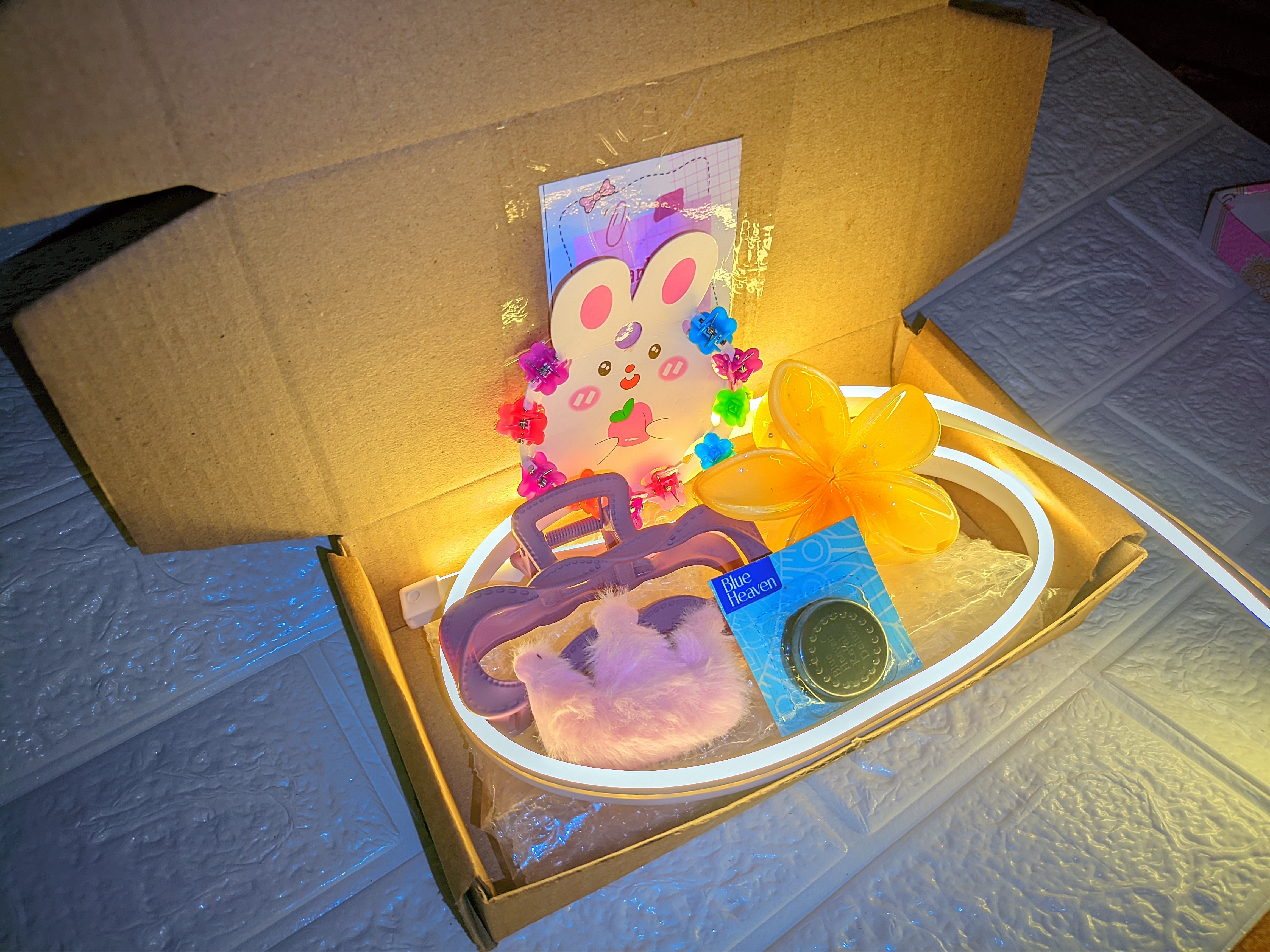 Premium Accessory Combo – 1 Claw Clips, 1 crown Bows, 1 kajal & 1 Korean clutcher 1 cute Clip "