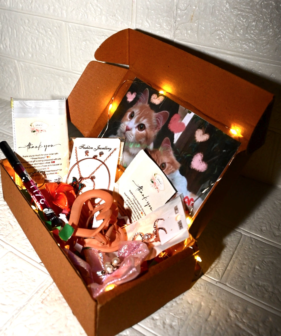 Presentsysoul Cute Colour Beauty Hamper – 1 pendent set , 1 Small Claws & 1 Heart shape clutcher 1 Ring 1 Korean Earrings 1 eyeliner , 1 Bow clip Accessories Gift Box including Light